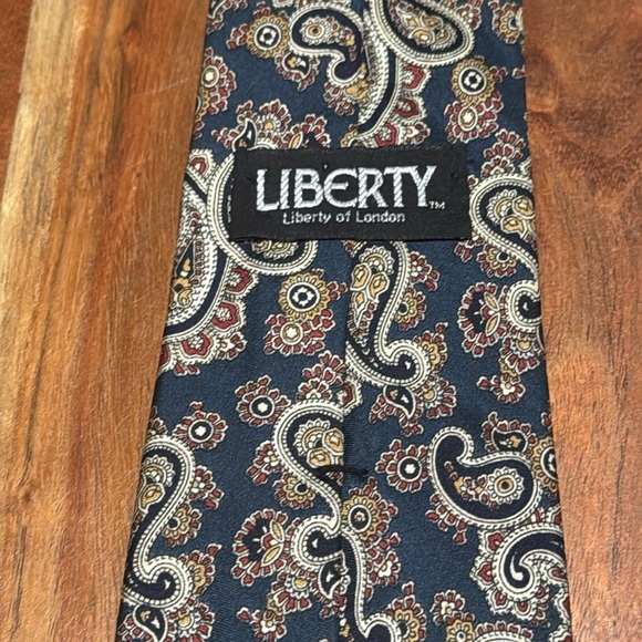 Gorgeous Liberty of London 100% silk tie - Picture 2 of 5